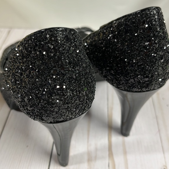 Black High Heel Pumps size 7 platform for added ease, - Picture 6 of 9